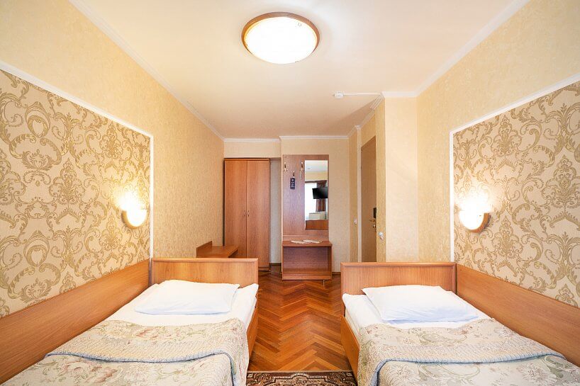 Отель в Москве Мосуз Центр двухместный стандарт вид к двери.jpg