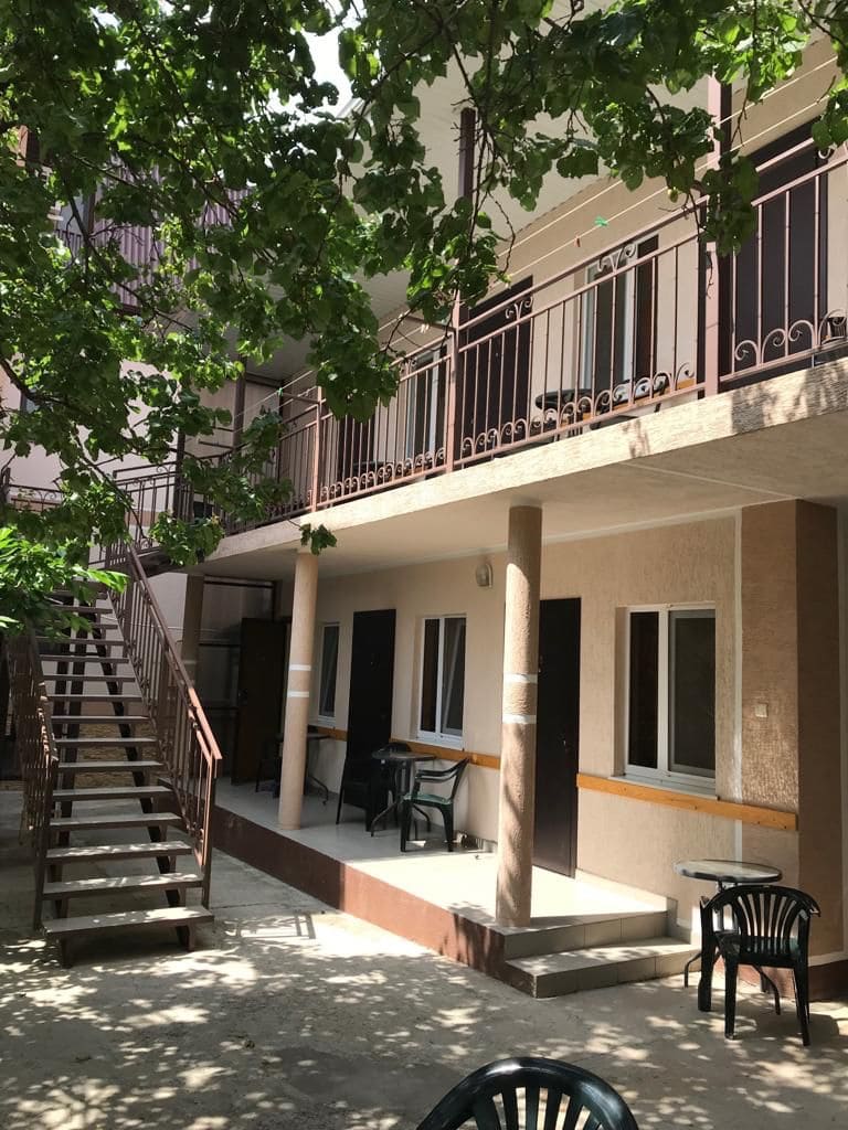 Гостевой дом Южное море в Кабардинке- вид надвухэтажный корпус.jpg