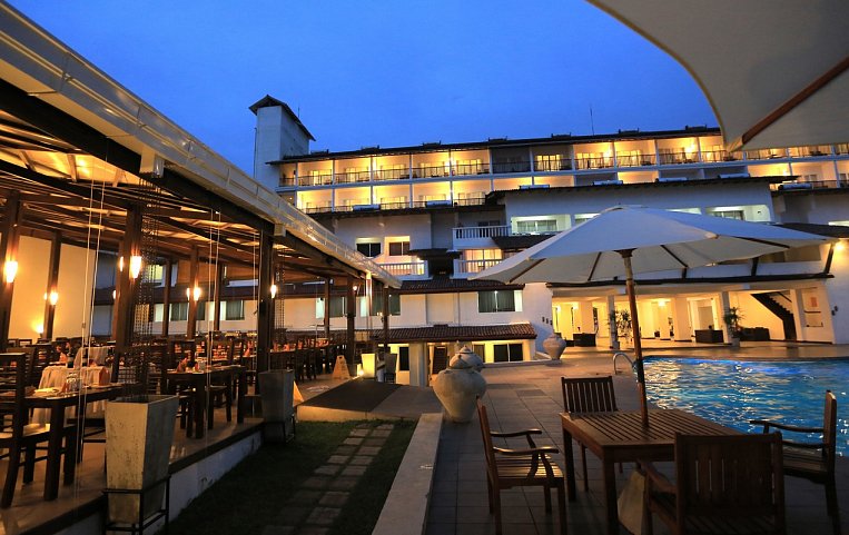 Citrus Hikkaduwa 4 возле бассейна.jpg Citrus Hikkaduwa 4 возле бассейна.jpg