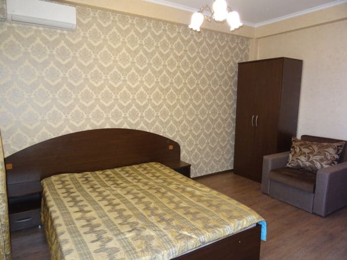 Отель Генерал Дбар , номер с двуспальной кроватью.jpg Отель Генерал Дбар , номер с двуспальной кроватью.jpg