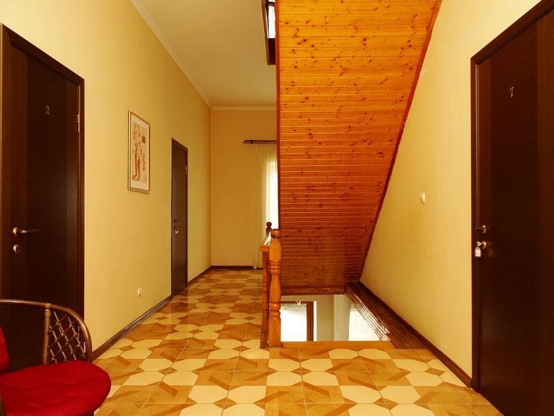 Гостевой дом Валентина в Геленджике- вид на лестницу.jpg Гостевой дом Валентина в Геленджике- вид на лестницу.jpg