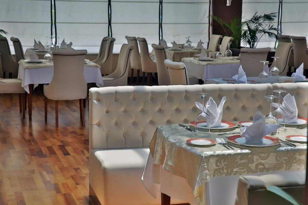 Гашгати Нафталана, ресторан общий вид.jpg Гашгати Нафталана, ресторан общий вид.jpg