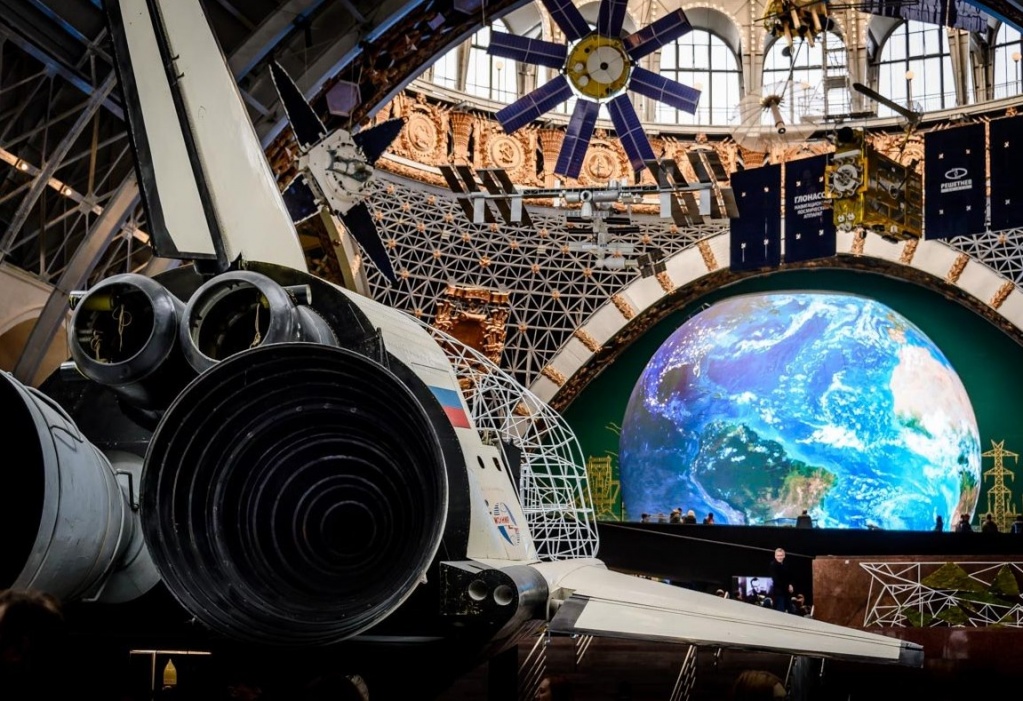 вднх, павильон космос 2.jpg