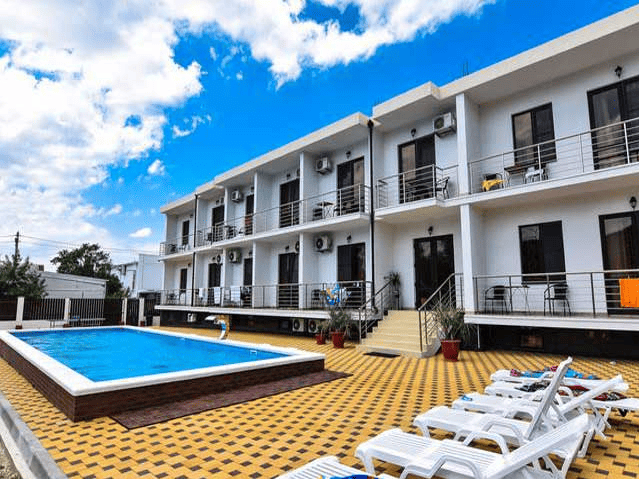 Гостевой дом Династия в Кабардинке бассейн корпус и бассейн.png