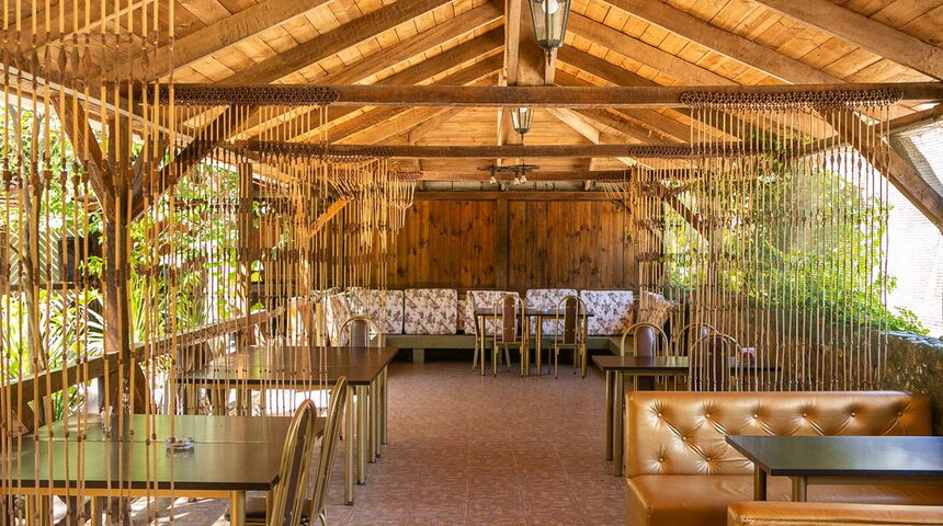 Гостевой дом Гости Кавказа в Цандрипшвид столовая.jpg