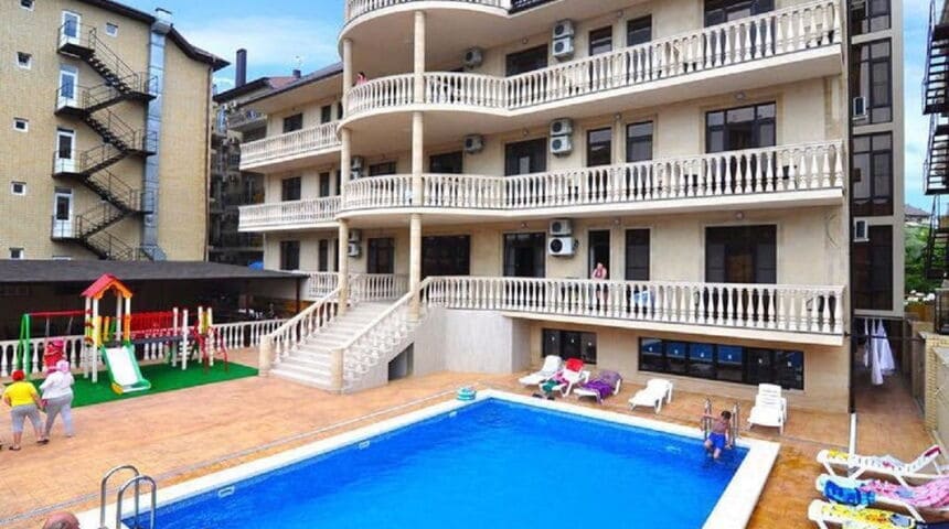 Отель Империя в Витязево, Анапа общий вид.jpg