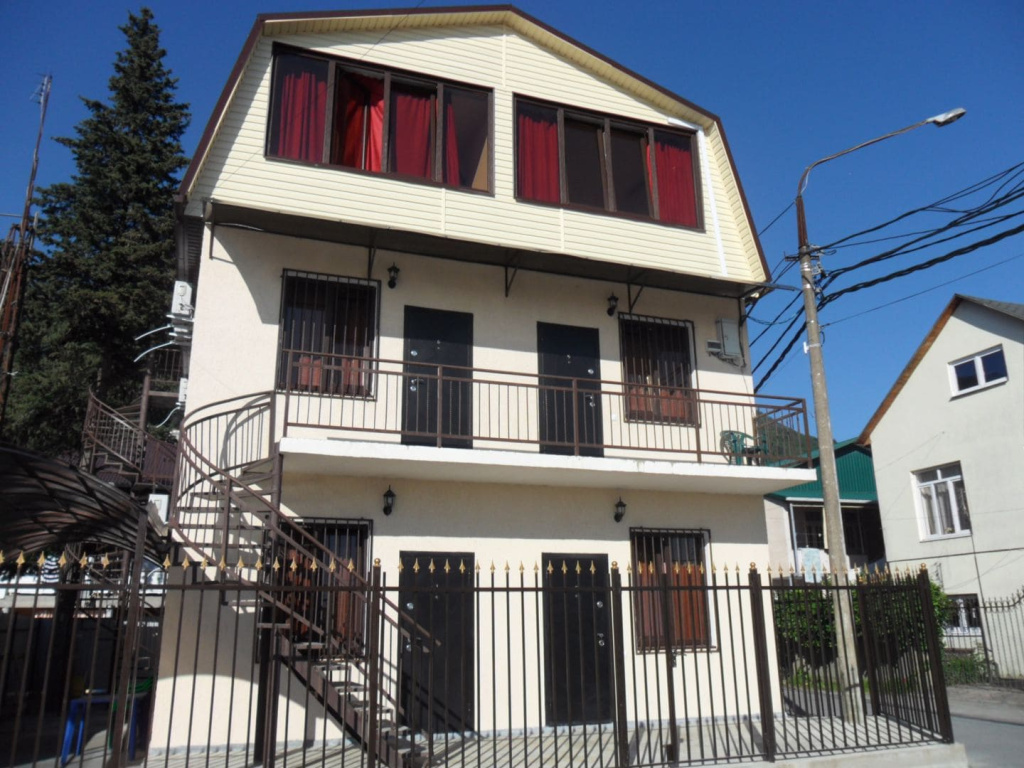 Гостевой дом У моря, Гагры.jpg Гостевой дом У моря, Гагры.jpg