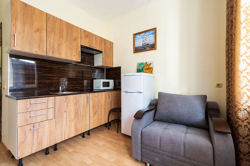 Гостевой дом Дубовая роща в Лермонтово вид на кухню.jpg