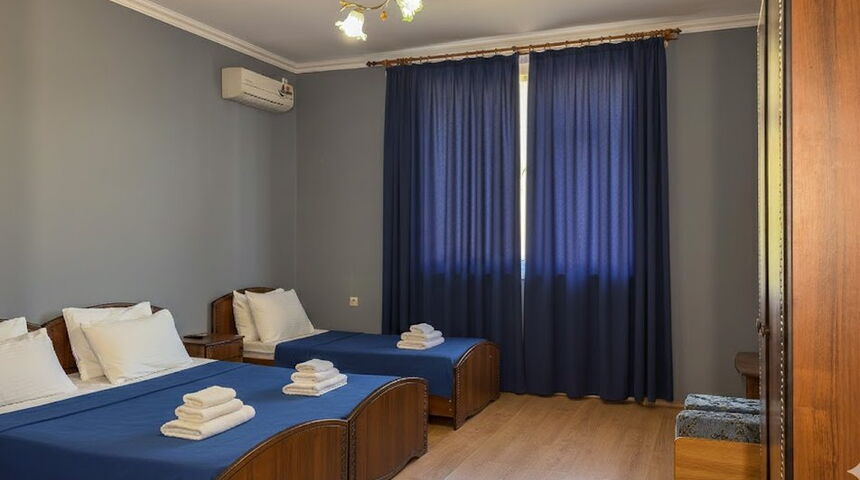 отель Aura city hotel в г. Гагра 3-х местный номер сбоку.jpg отель Aura city hotel в г. Гагра 3-х местный номер сбоку.jpg