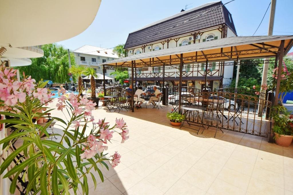 столики на улице.jpg столики на улице.jpg