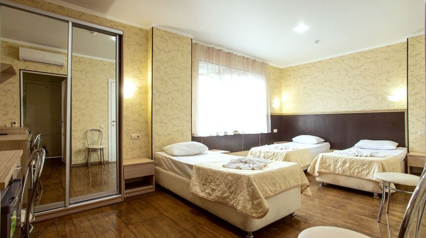 Отель Голден Кидс 3-х местный номер.jpg