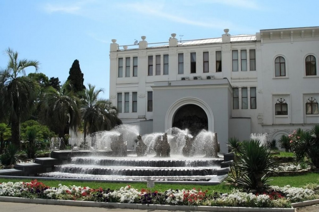 абхазский гсоударственный театр.jpg абхазский гсоударственный театр.jpg