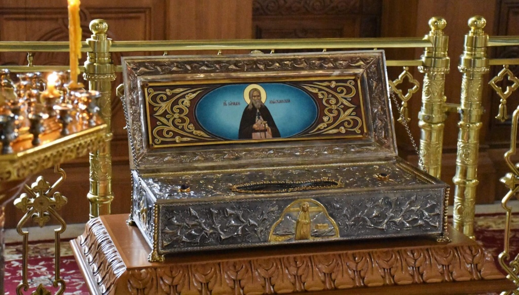 Ковчег с частицей мощей преподобного Германа Аляскинского.jpg