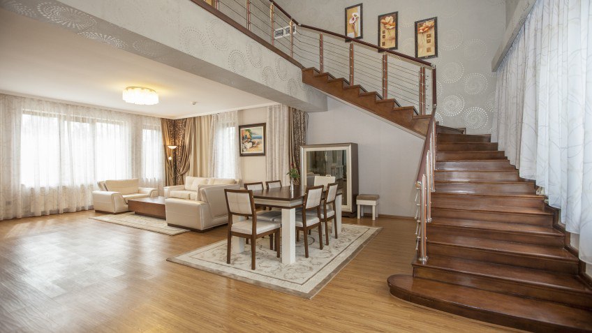 номер royal villa- лестница на второй этаж.jpg номер royal villa- лестница на второй этаж.jpg