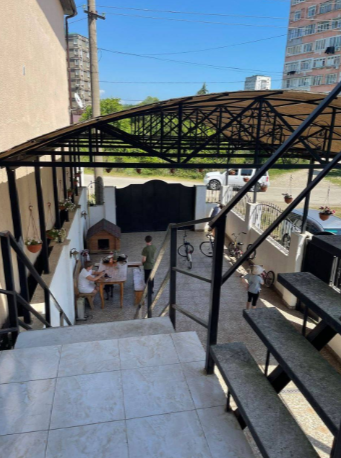 Гостевой дом Амра в Пицунде, вид сверху на летнюю кухню.png Гостевой дом Амра в Пицунде, вид сверху на летнюю кухню.png