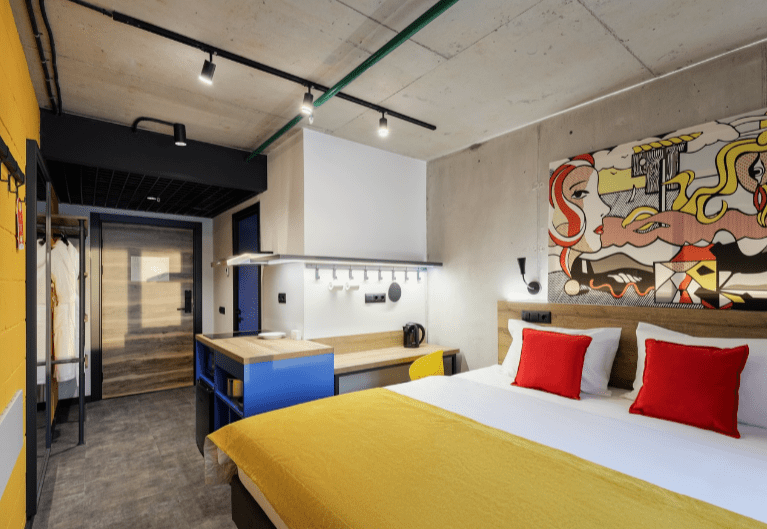 Ramada by Vertical 4 в Санкт-Петербурге, номер с двуспальной кроватью.png