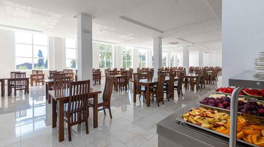 Гранд отель Россия в Гудаута - столовая.jpg