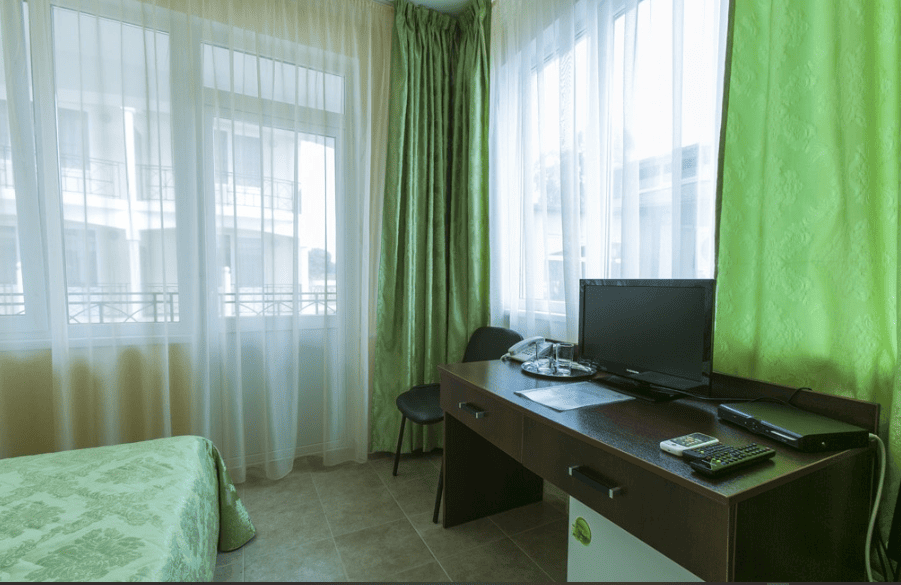 Отель Анакопия Клаб двухместный стандарт с двуспальной кроватью оборудование номера.png