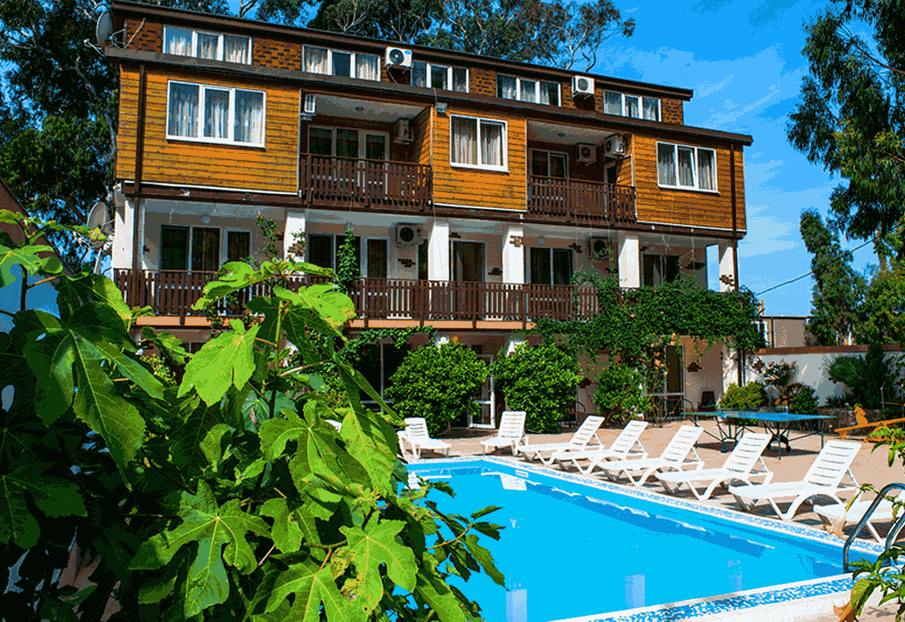 Гостевой дом Сказка в Гагра фронтальный вид.png