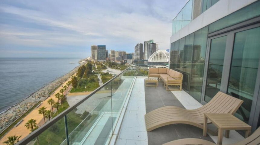 Апарт-отель Batumi View вид с отеля на море.jpg Апарт-отель Batumi View вид с отеля на море.jpg