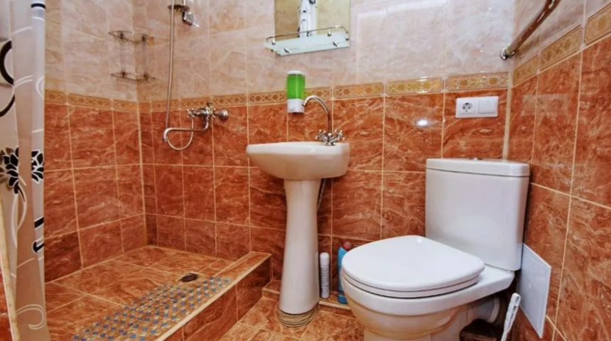 Гостевой дом Абрикос в Кабардинке санузел.png