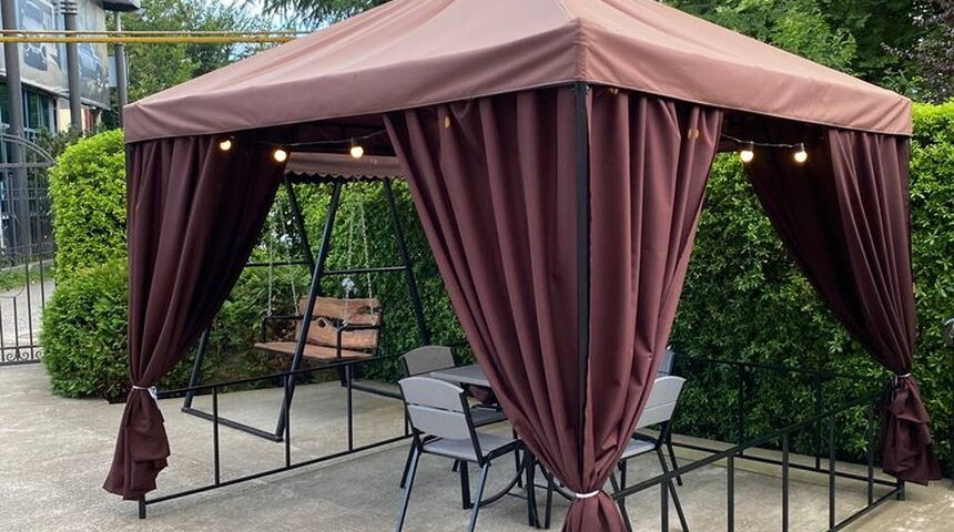 Гостевой дом София на Медовой беседка полный вид.jpg