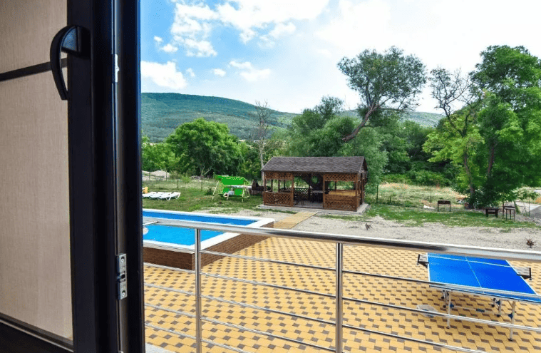 Гостевой дом Династия в Кабардинке вид с окна.png