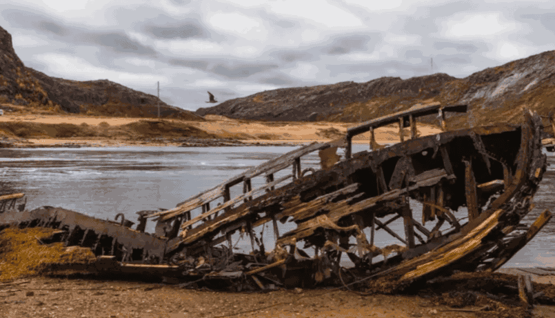 Село Териберке остов корабля.png