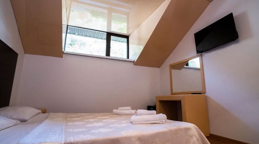 Отель Водопад в Новом Афоне, мансарда.jpg