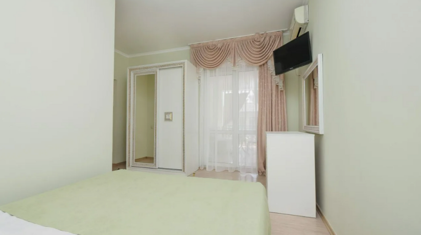 Гостевой дом морская жемчужина в Адлере- платянной шкаф.png