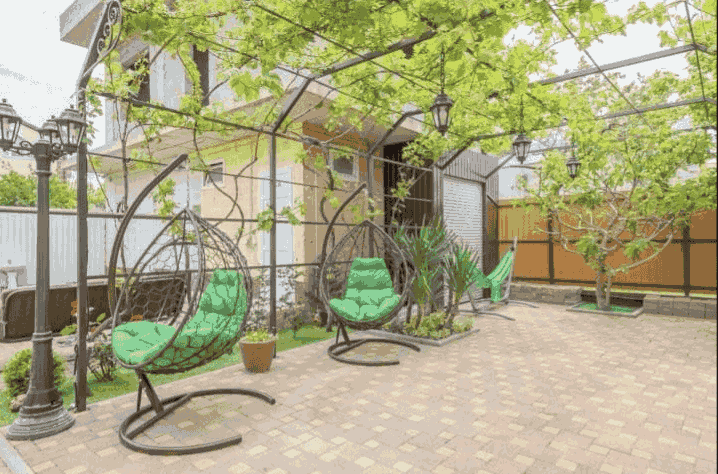 Гостевой дом Черноморский ковчег-террасы с креслами_25.png