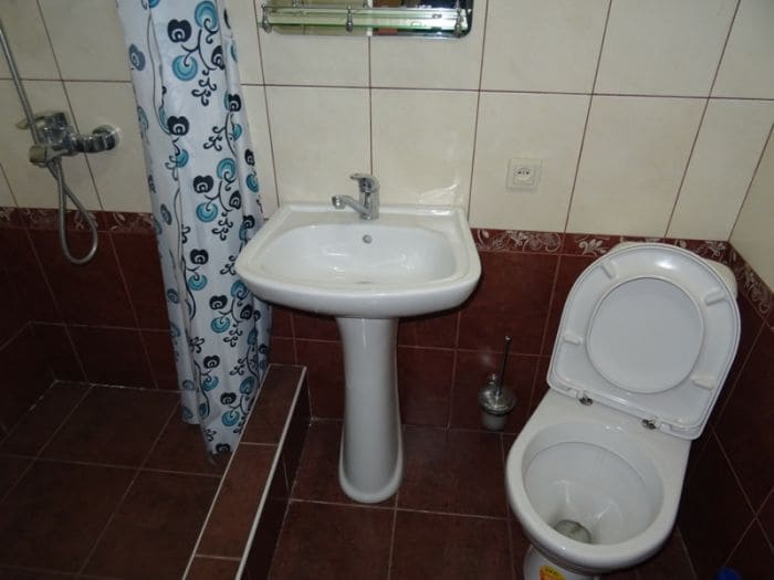 Отель Охотник, санузел номера.jpg Отель Охотник, санузел номера.jpg