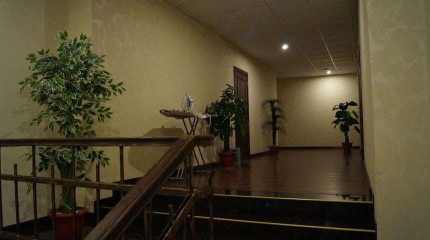 Отель Пицунда в Пицунде на поезде, лестничный проем.jpg