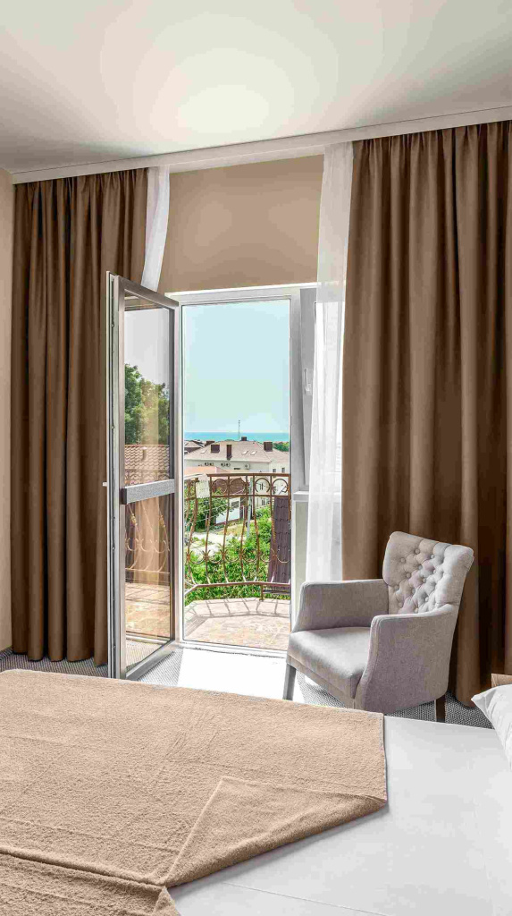 Отель Риф в Геленджике,вид из номера_16_9.jpg