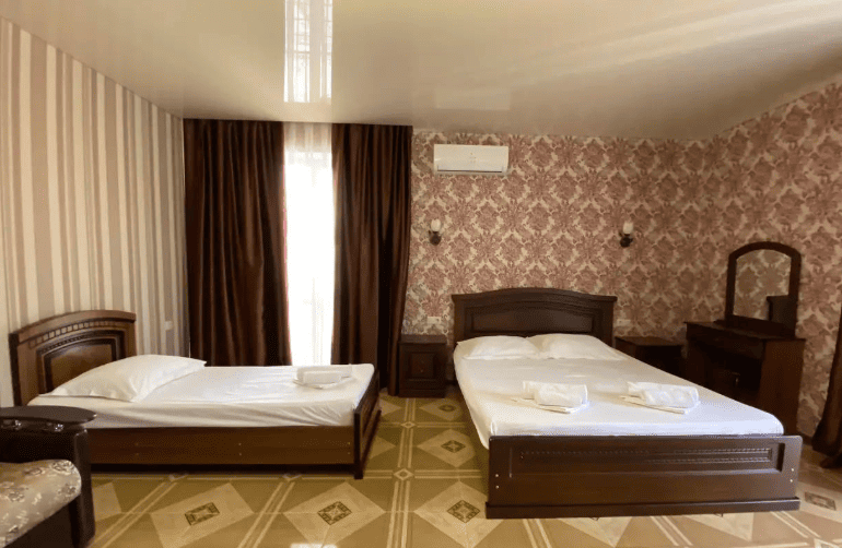 Гостевой дом Achilles Palace номер на 4-х человек.png