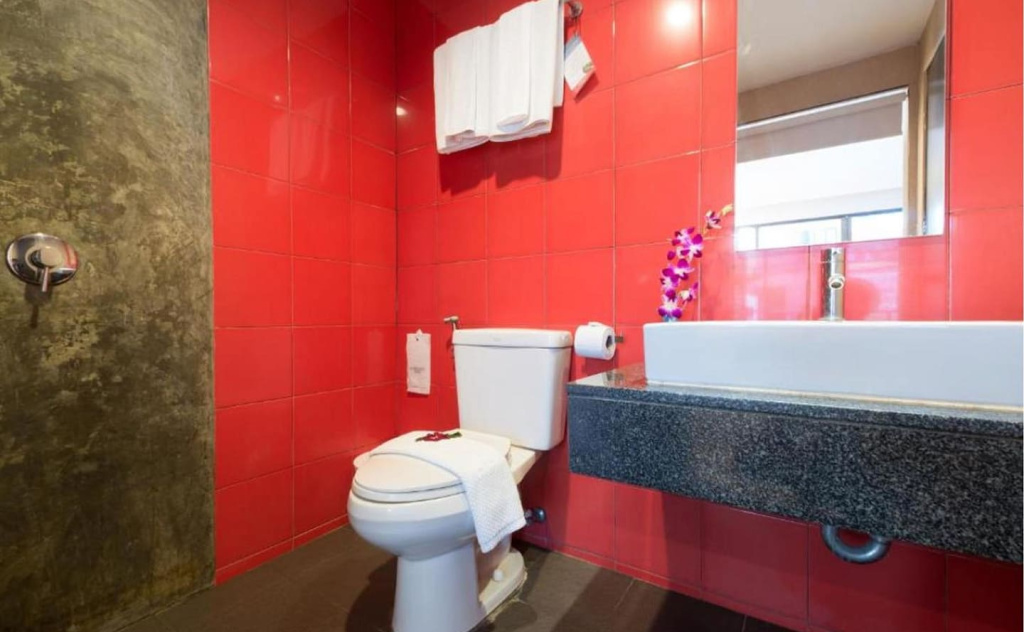 Отель Alfresco Phuket Hotel 3 санузел.jpeg Отель Alfresco Phuket Hotel 3 санузел.jpeg