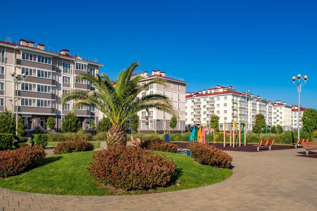 Гостиница Бархатные сезозоны вид на квартал.jpg