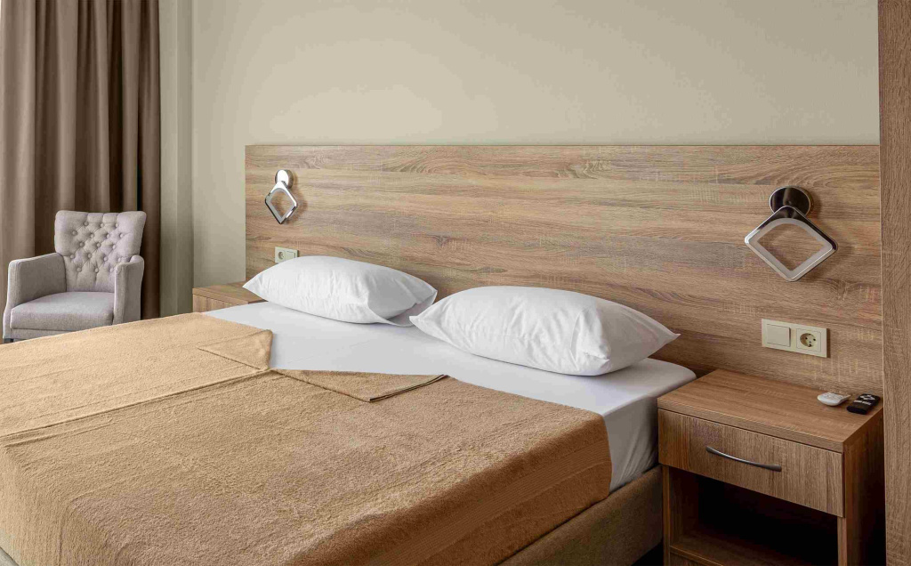 Отель Риф в Геленджике номер с двуспальной кроватью_6.jpg