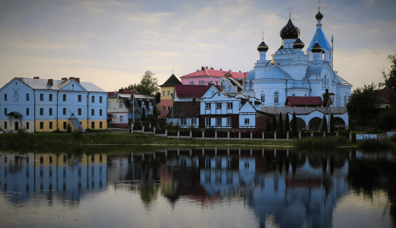 Поставы храм через реку.png