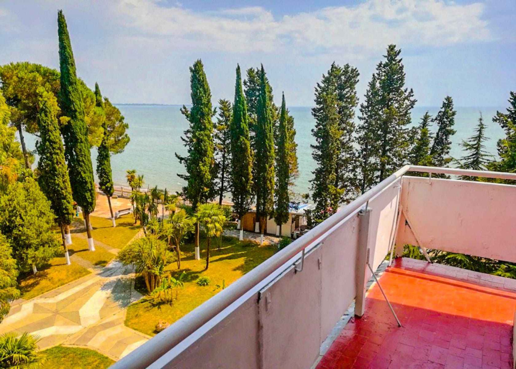 Отель Страна Души в Сухум, Абхазия - вид с берега.jpg