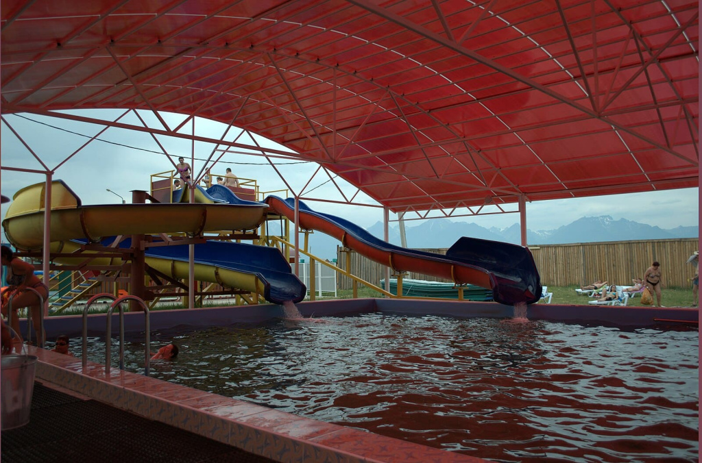 Аквапарк в поселке Жемчуг, Байкал.jpg