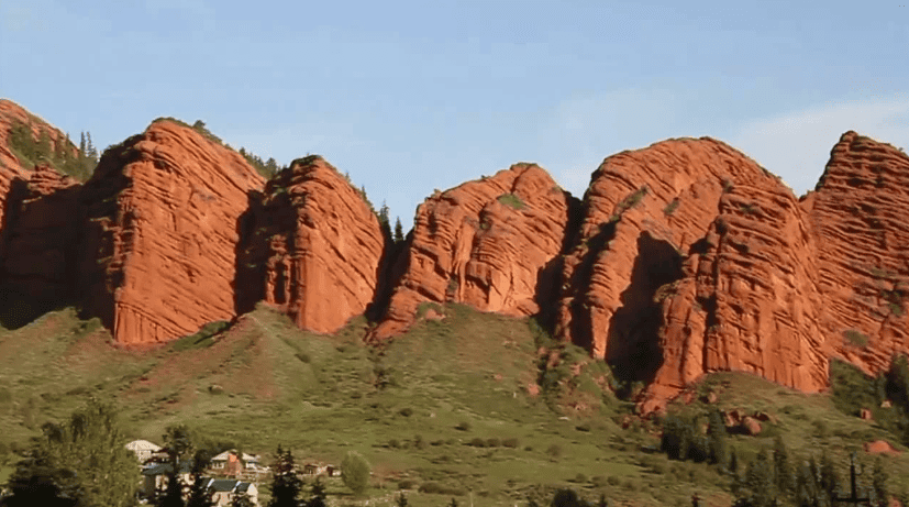 ущелье Жети-Огуз , боковой вид.png