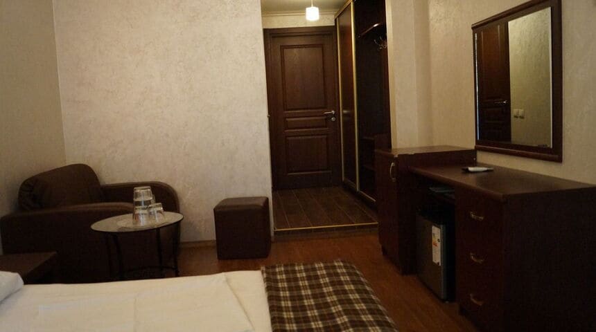 Отель Пицунда в Пицунде на поезде, прихожая.jpg Отель Пицунда в Пицунде на поезде, прихожая.jpg