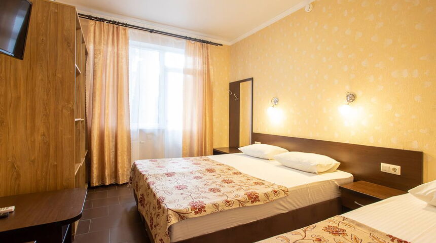 Гостевой дом Сто шагов в Геледжике двуспальная и односпальная кровать.jpg