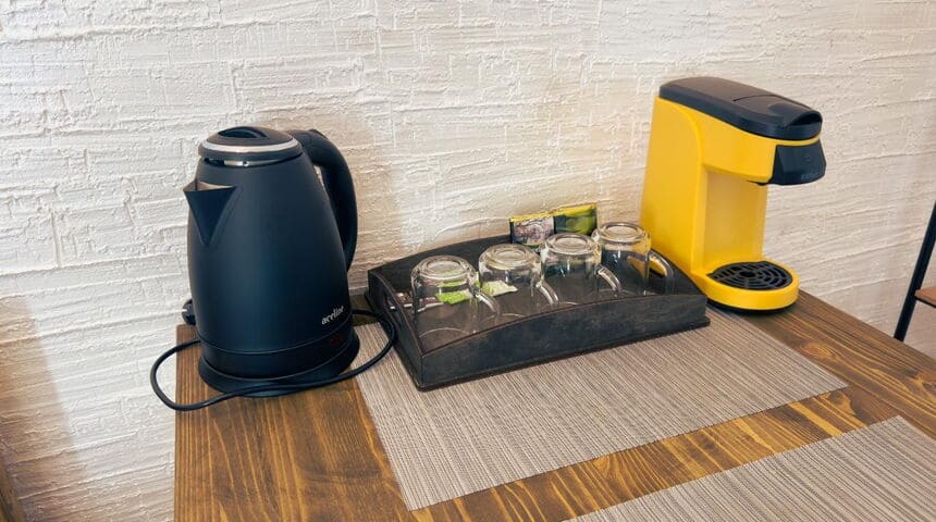 Гостиница Морриса в Сортавале- чайник в номере.jpg