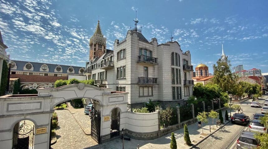 Boutique Hotel O. Galogre в Батуми , вид на фасад.jpg