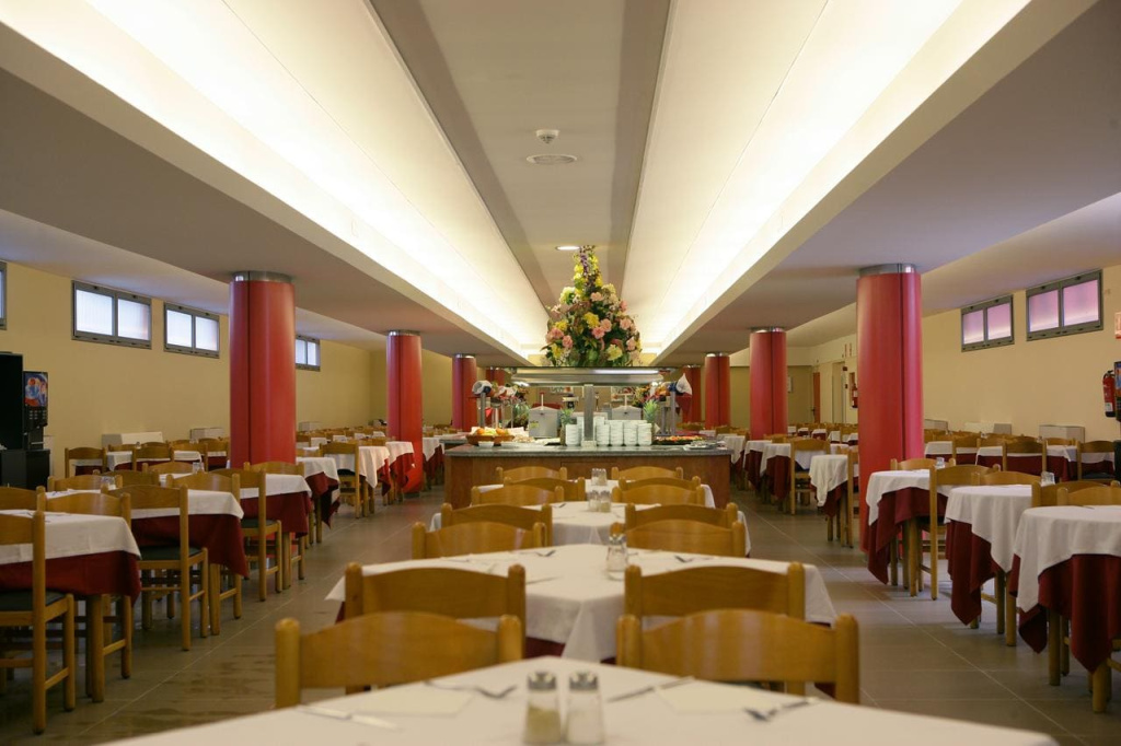 Tossa Beach Center 4 на побережье уютного Тосса-де-Мар, ресторан.jpg