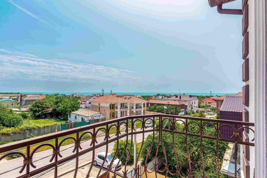 Отель Риф в Геленджике вид с окна_1_1.jpg