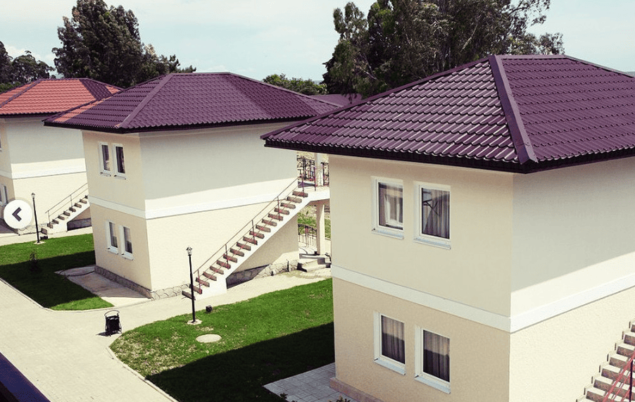 Отель Анакопия Клаб 3 вид на коттеджи сбоку.png