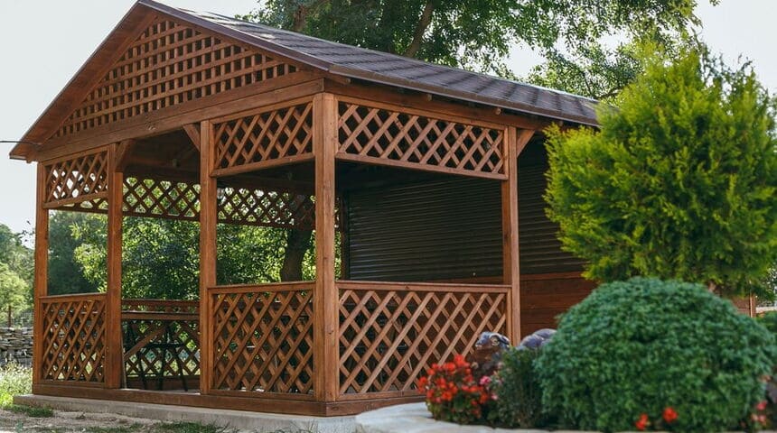 Гостевой дом Династия в Кабардинке беседка.jpg